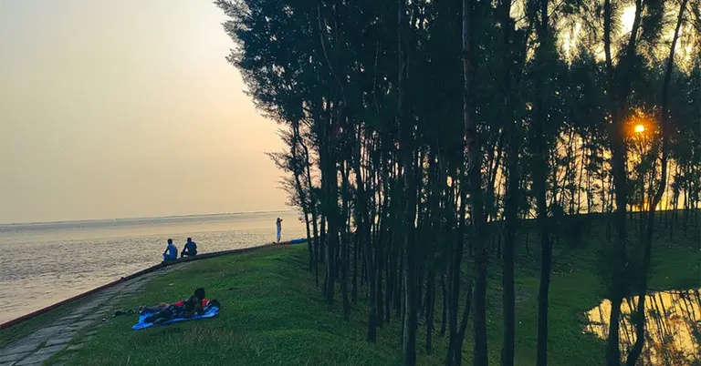 ঠান্ডা বাতাসে ঘুমিয়ে ক্লান্তি দূর করতে পারেন এক নিমিষেই। ছবি: শাহনুর শাকিব